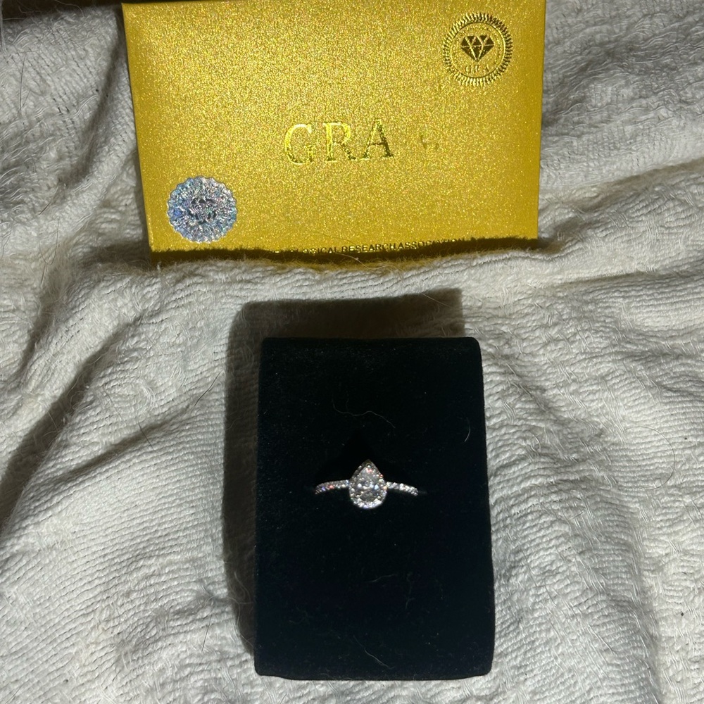 Elegant moissanite tear drop set